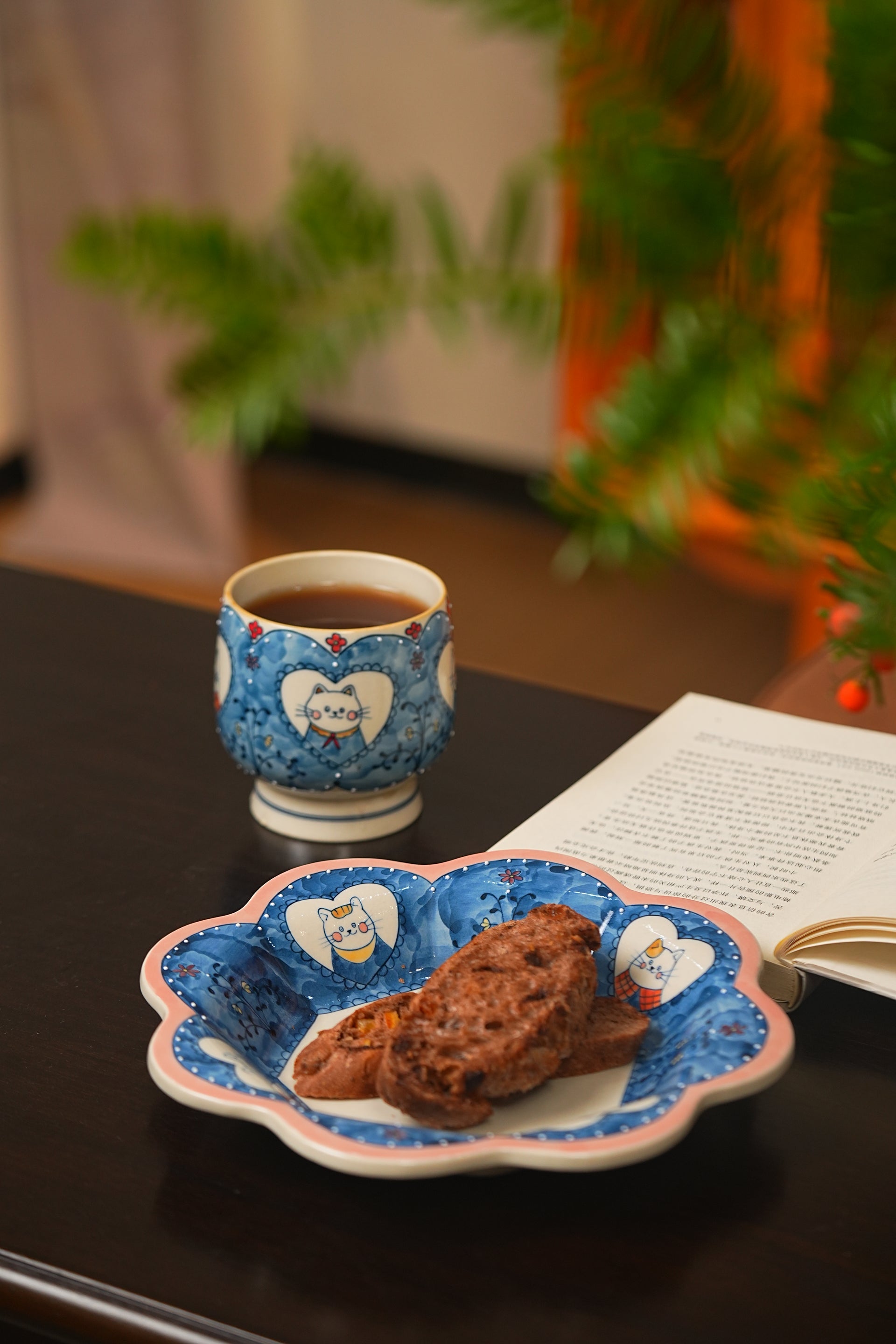 Blue Cat Pattern Scalloped Rimmed Plate