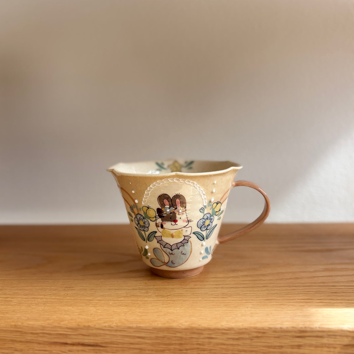 Beige Bunny Scalloped Handle Cup