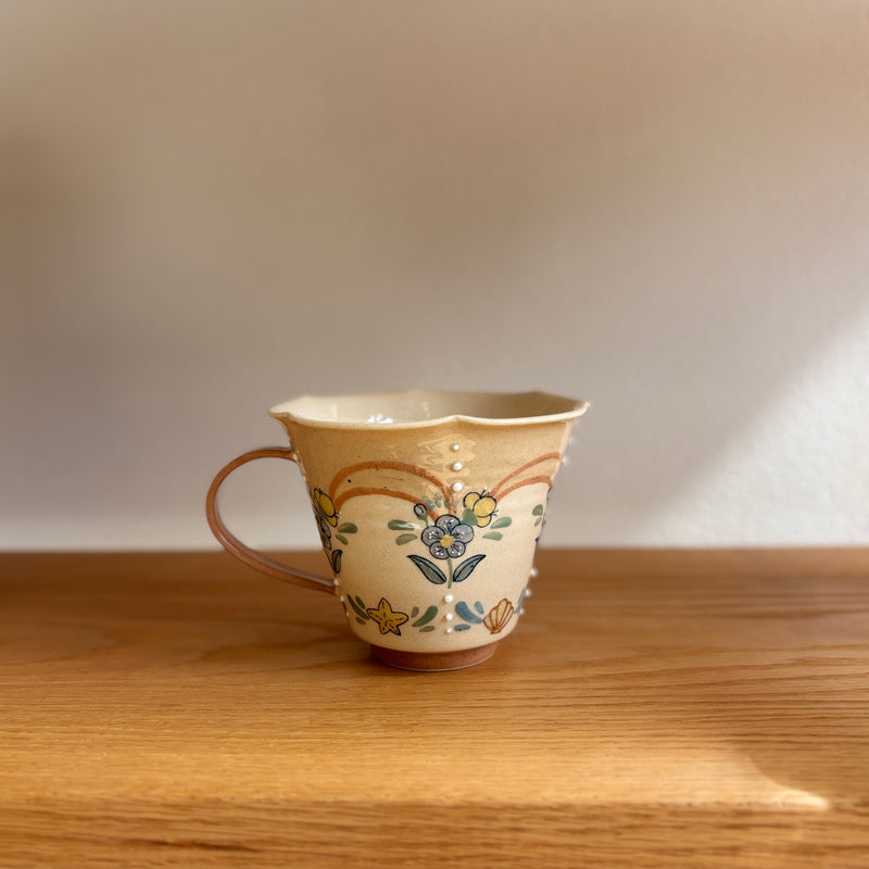 Beige Bunny Scalloped Handle Cup second image