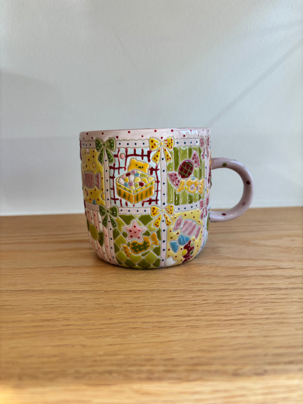 Bow-Trim Candy Cup