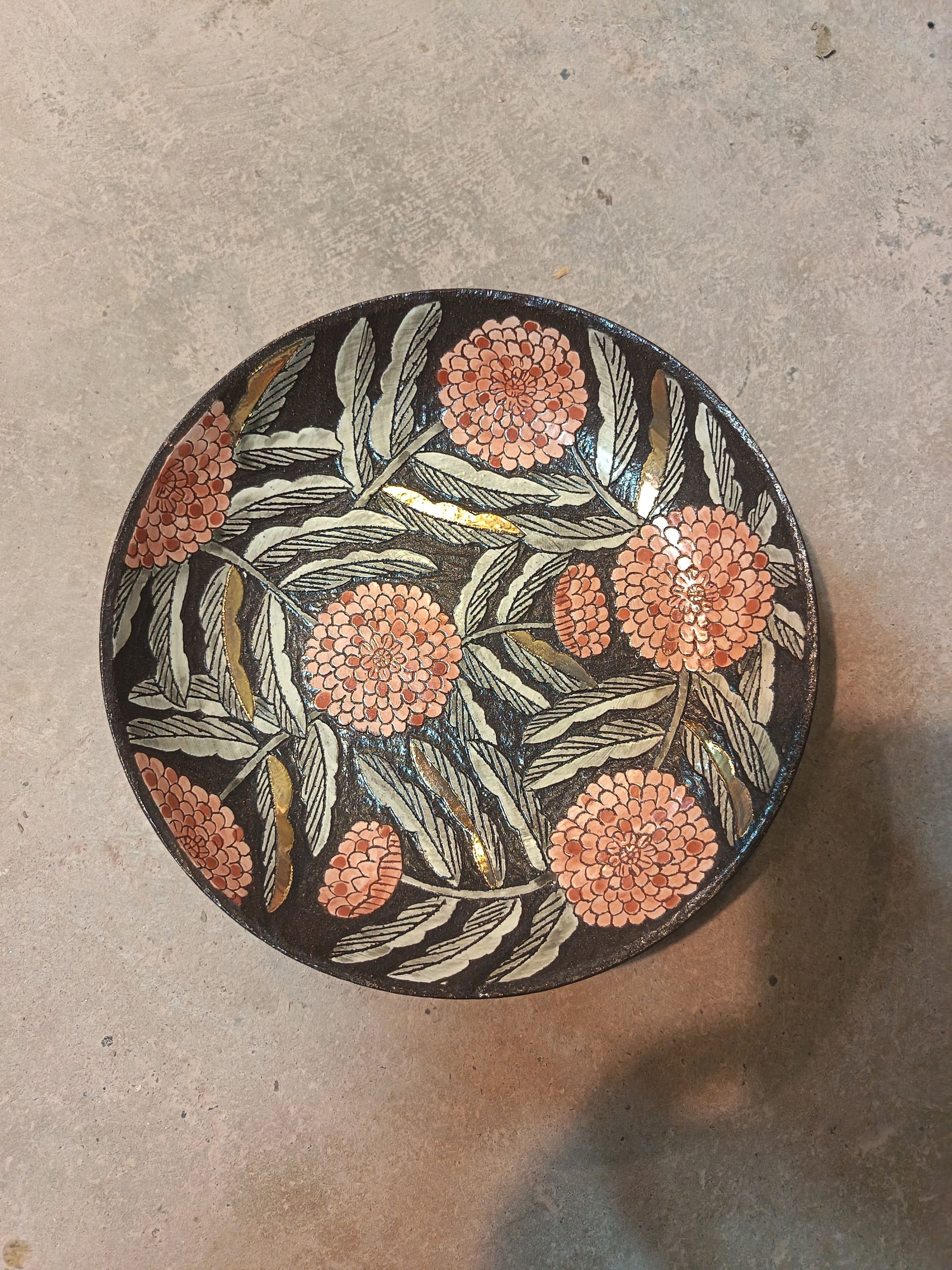 Round Plate - Dark Dandelion