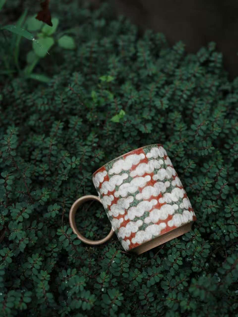 Berry Leaf Plaid Pinch Cup with Handle - Dark Tone