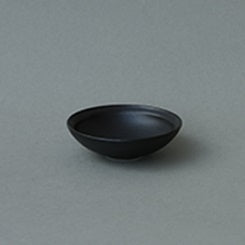 Rimmed Sauce Dish